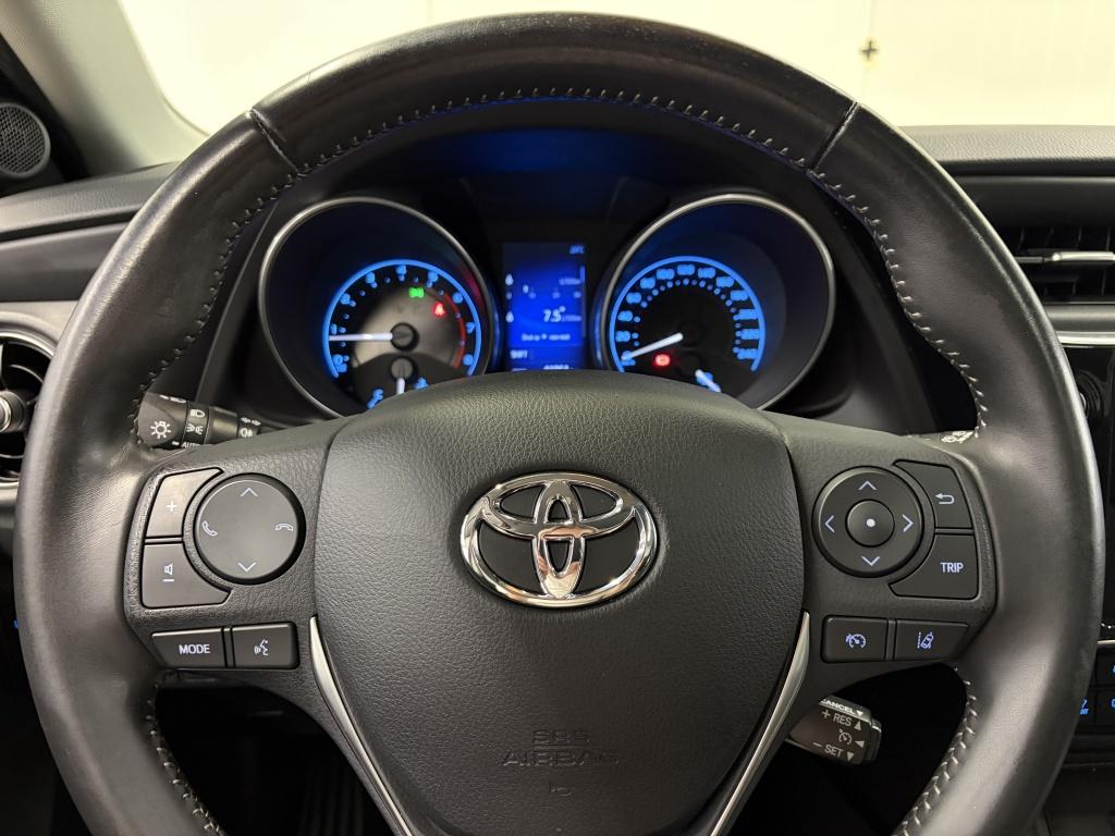 Toyota Auris 1.2t volcano edition