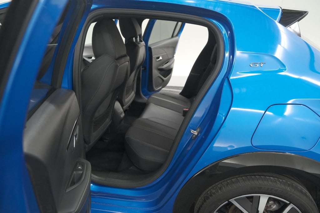 Peugeot 208 puretech 100 gt | camera | dodehoekdetectie | apple carplay | s