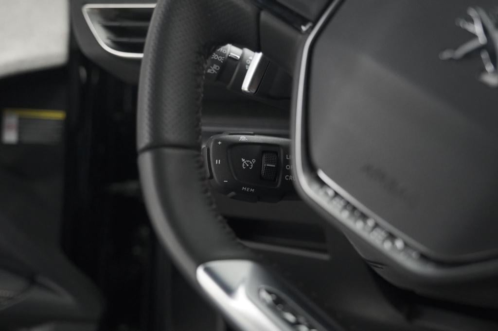 Peugeot 5008 hybrid 136 e-dcs6 gt | camera | dodehoekdetectie | navigatie |