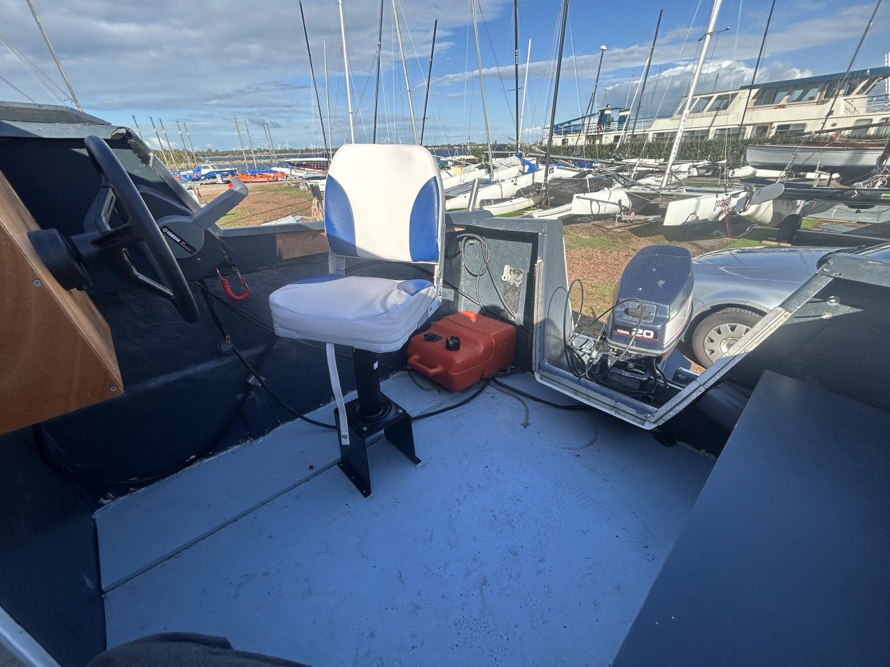 Kajuitboot Yamaha 20 PK met wat werk