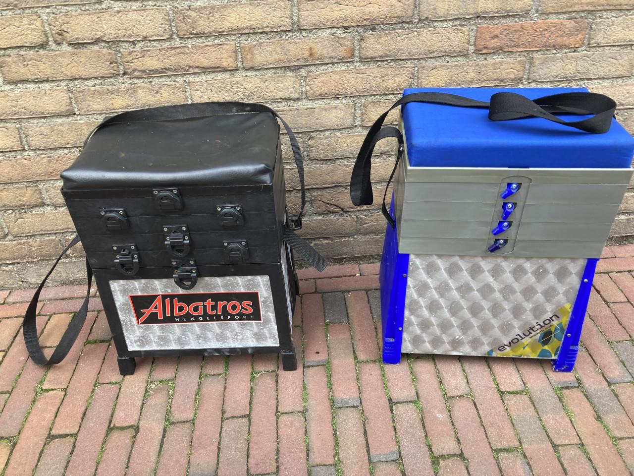 Hengelsteunen/Hengels/Viskoffers/Regenpak AGU/Fietskarretje / Vismolen etc.