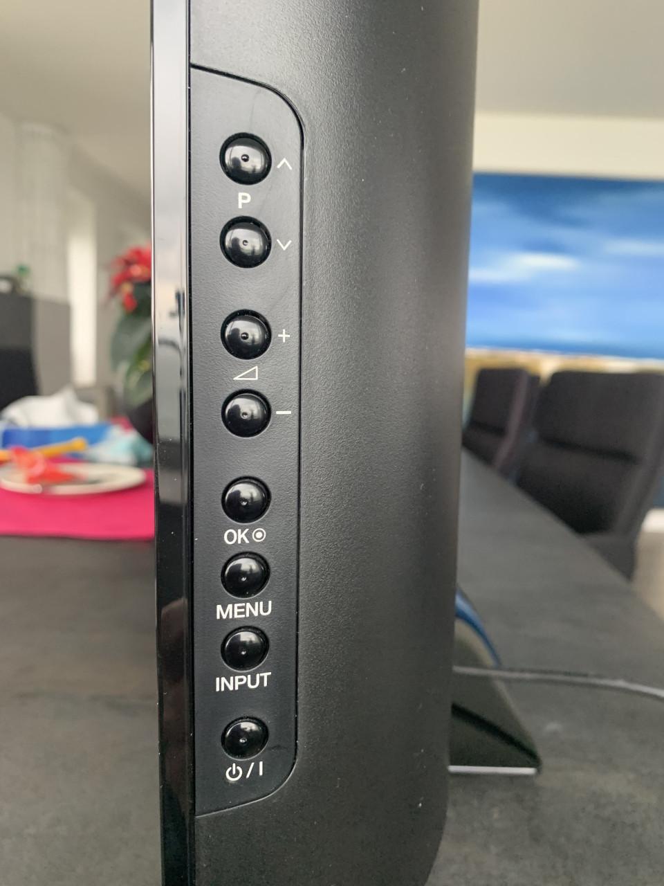 LG 32 inch TV uiteraard met afstandsbediening en CI-module