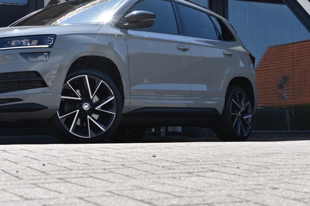 Skoda Karoq 1.5 tsi act sportline | trekhaak | steel grey | adaptieve cruis