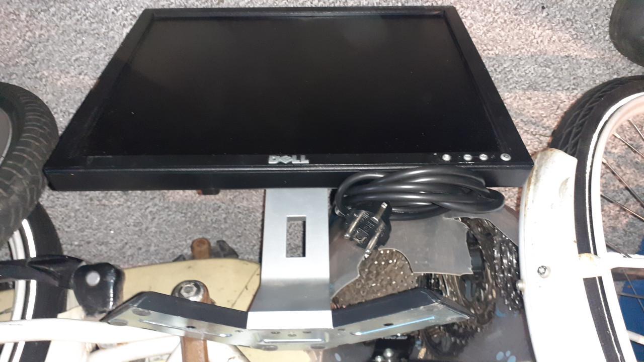 3 x Computer BEELD-SCHERM Monitor TVE & ACER & Houten.!