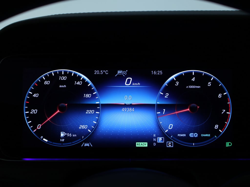 Mercedes-Benz E-Klasse 200 amg line | panoramadak | trekhaak | sfeerverlich