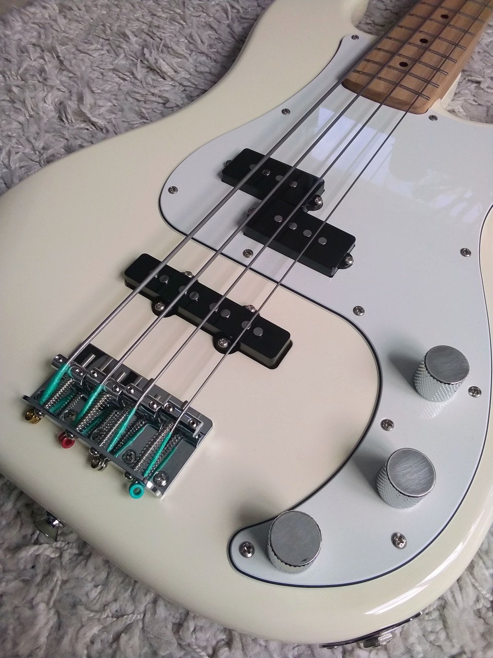 Squier Affinity PJ Bass Olympic White met upgrades 2024