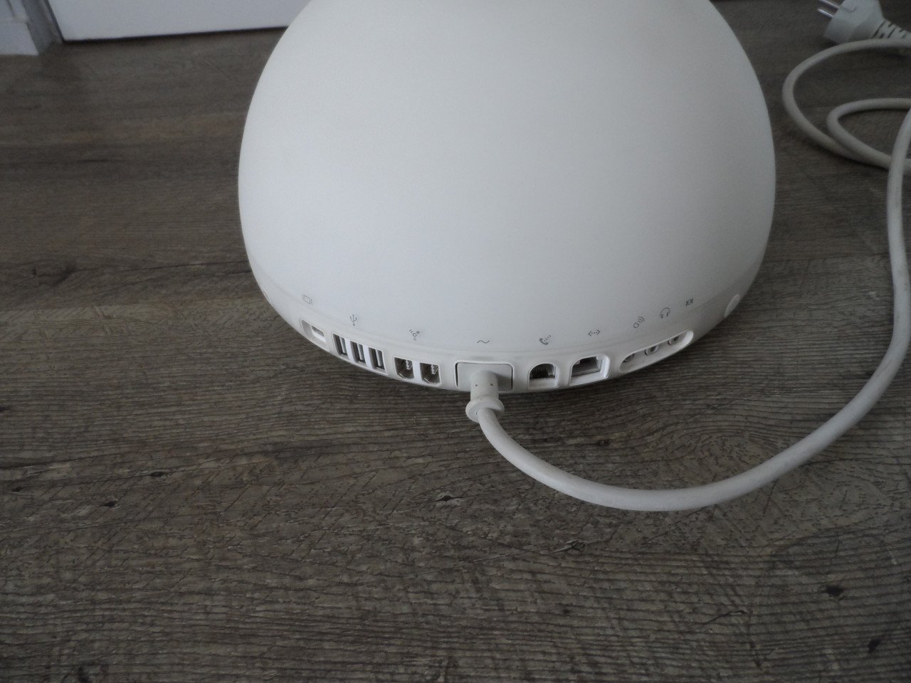APPLE iMAC G4 M6498 PERSONAL COMPUTER with 1.25Hz /256Mb/80HD