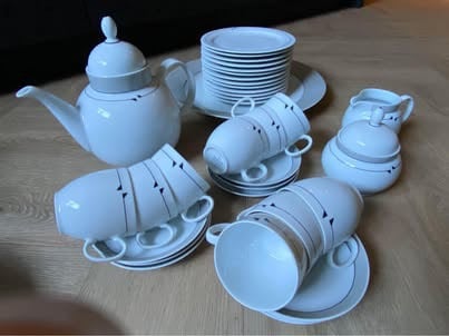 Servies, 9 delig servies, borden, schalen, theepot, kop en schotels, gebaks