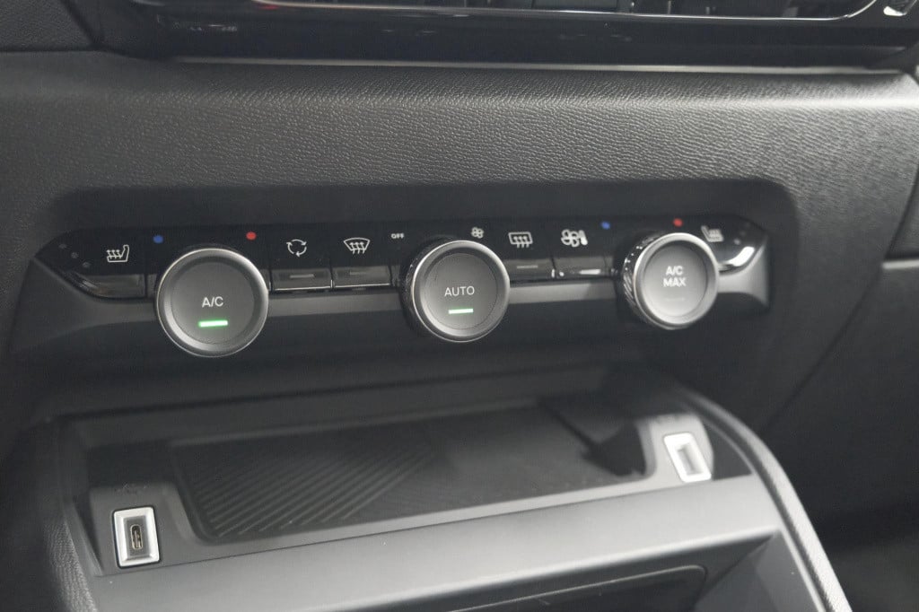 Citroen C4 puretech 130 eat8 feel edition | camera | apple carplay | parkee