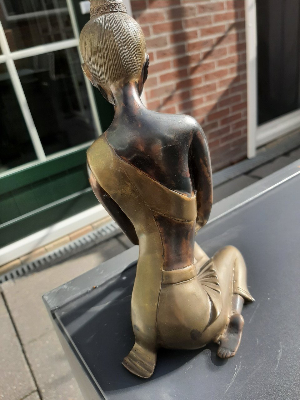 Kpperen beeldje vrouw 17 cm
