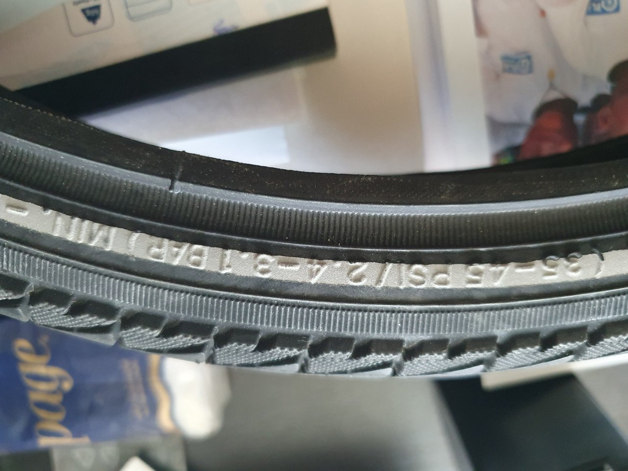 Te koop binnen en buitenband lacros