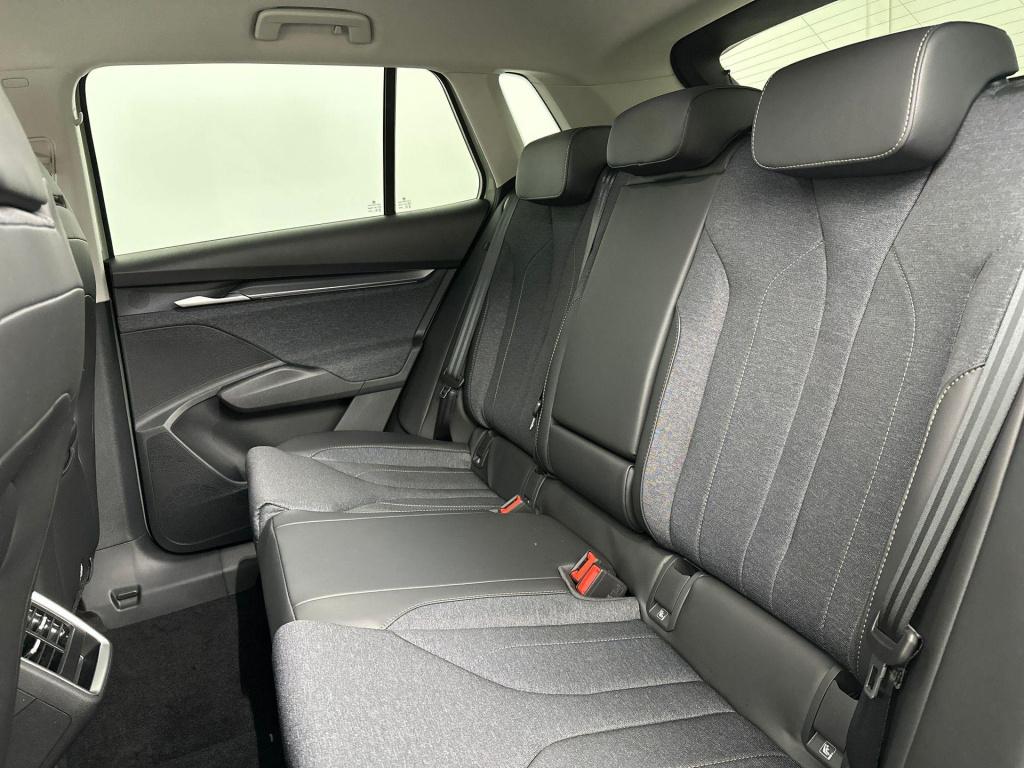 Skoda Elroq business edition elektromotor 140 kw / 190 pk suv