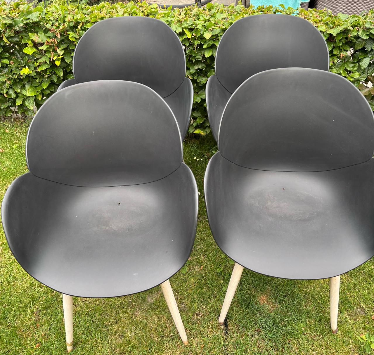 Kunststof tuinstoelen met metalen onderstel