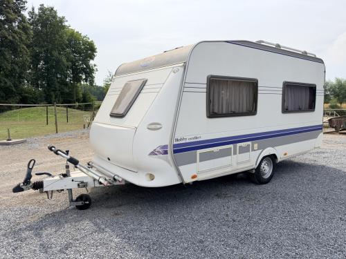 Hobby 410 SFE caravan met voortent en mover (zeer compleet!)