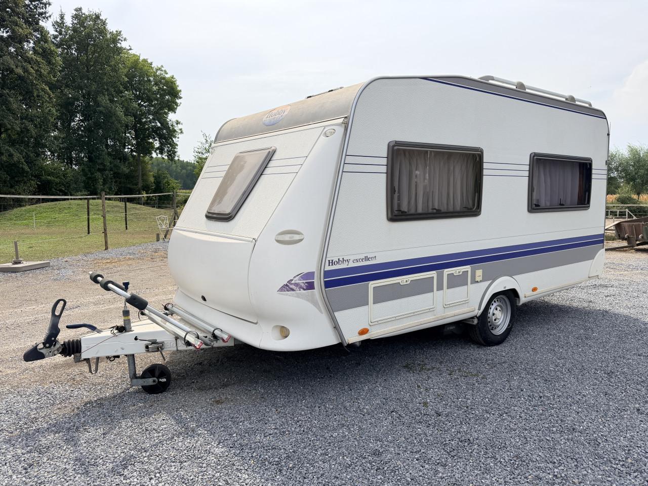 Hobby 410 SFE caravan met voortent en mover (zeer compleet!)