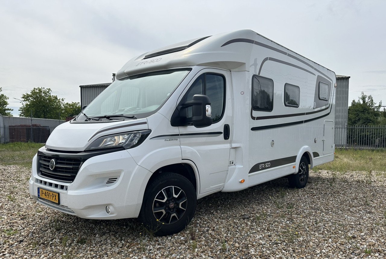 Prachtige Etrusco T6900SB uit 2020, nette camper met lengtebedden, 6.90cm