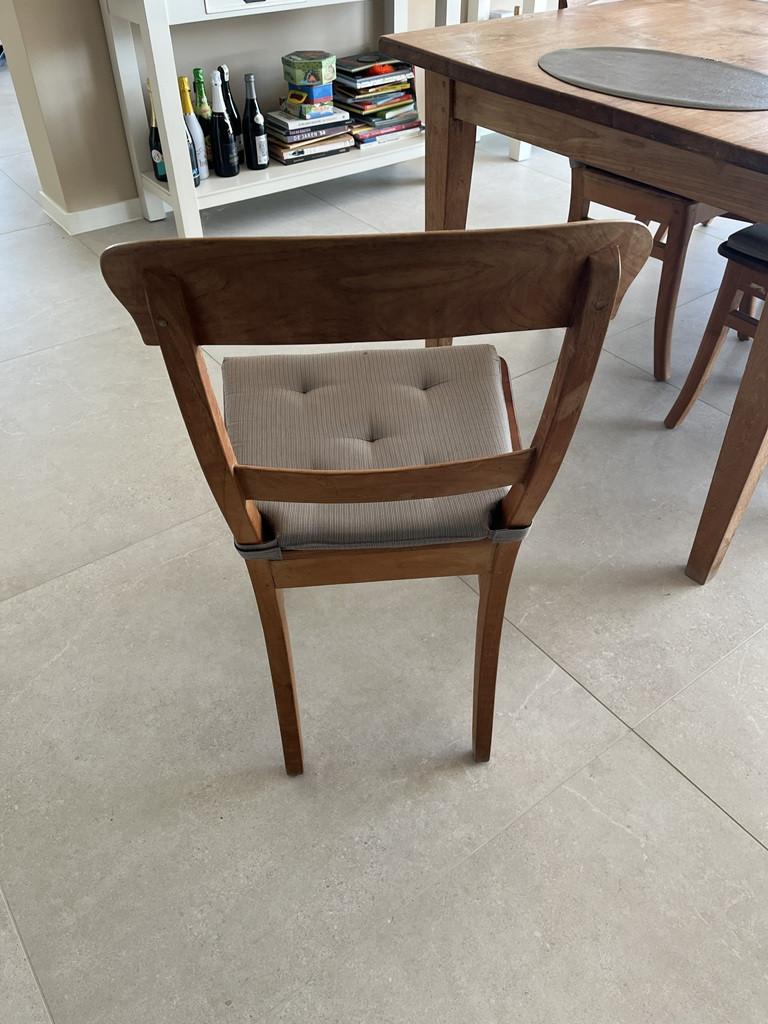 4 eetkamer stoelen