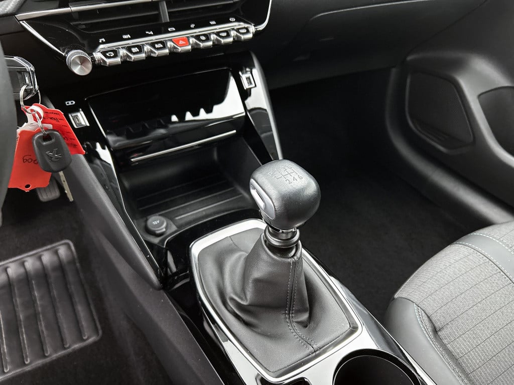 Peugeot 208 100 pk allure | rijklaar | navi | camera achter |