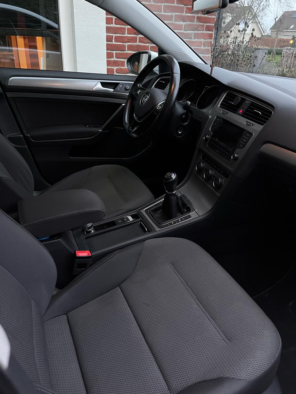 Volkswagen Golf 1.2 TSI Parelmoer Wit met panorama schuifdak