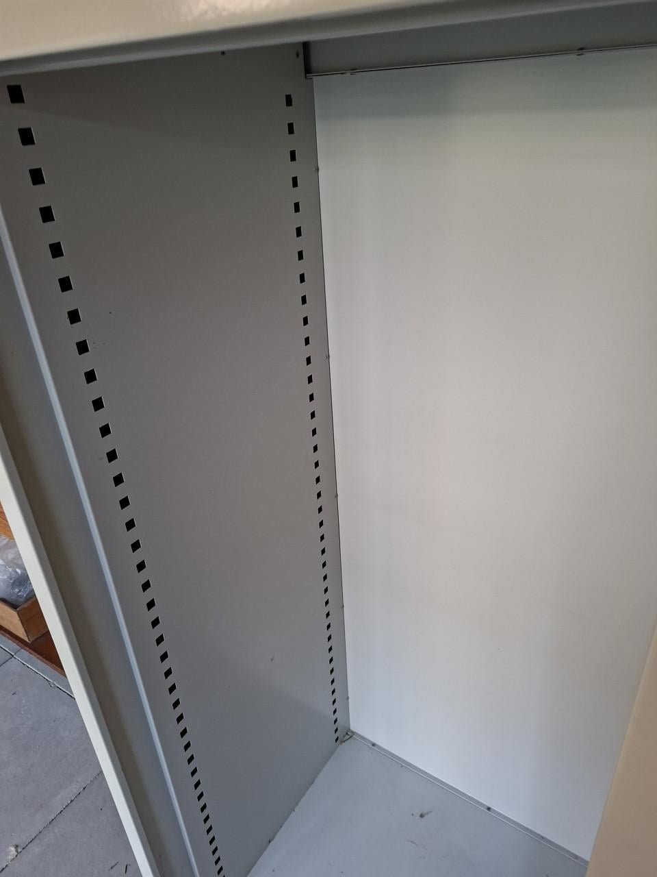 Vintage stalen werkplaats kast