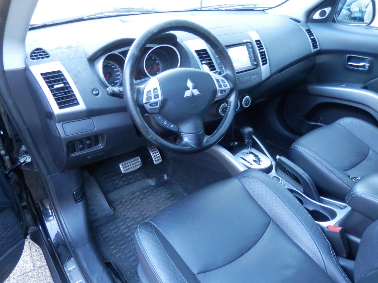 Auto Garant Biedt Aan: Mitsubishi Outlander 2.4 Instyle Automaat