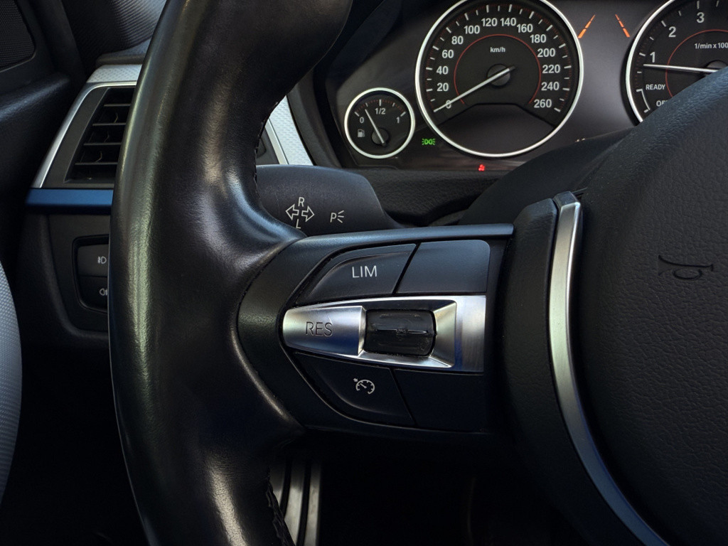 BMW 3-serie 320i m-sport | 360 camera | head-up | leder | schuif / kantel d