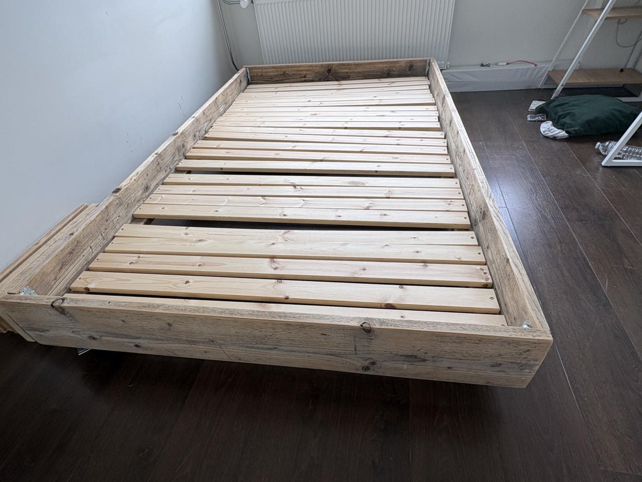 Twijfelaars Bed steigerhout