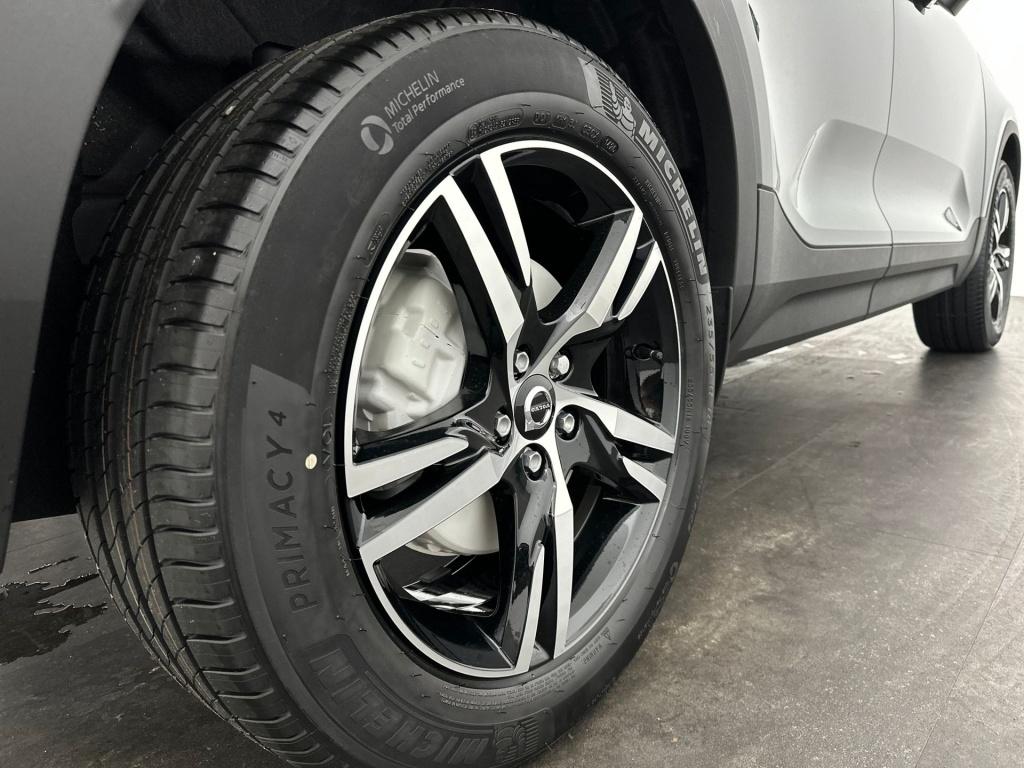 Volvo XC40 b4 gt plus dark pano