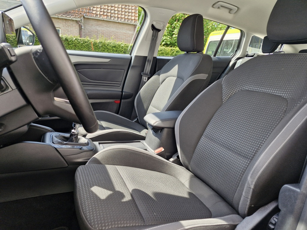 Ford Focus wagon ecoboost 100 pk connected