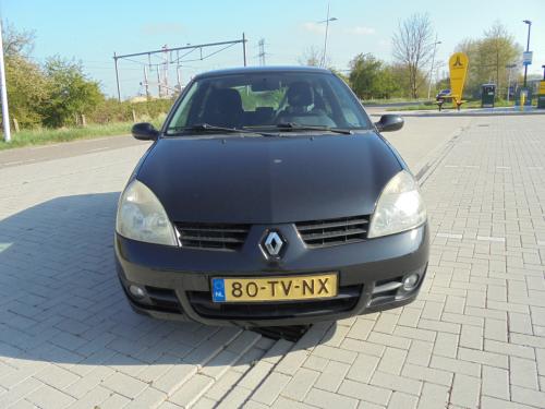 Clio 1.2-16V Zwart Metallic apk januari 2026 met N.A.P Airco ijskoud € 1495