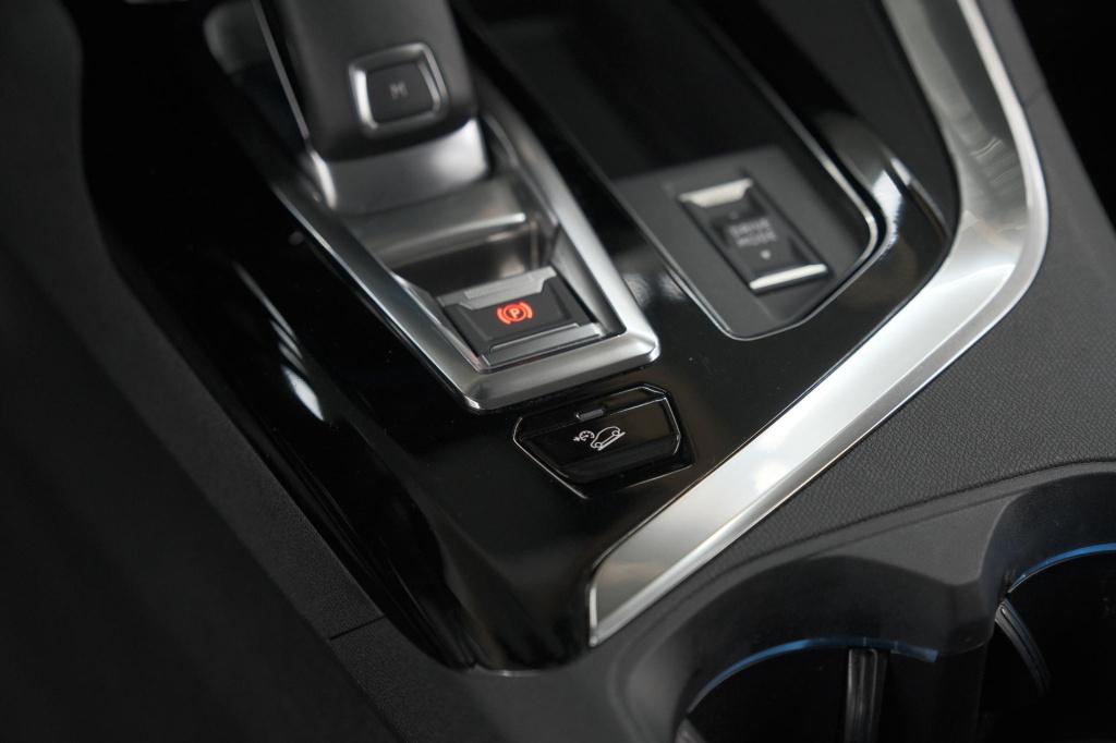 Peugeot 3008 puretech 130 eat8 allure | camera | adaptieve cruise control |