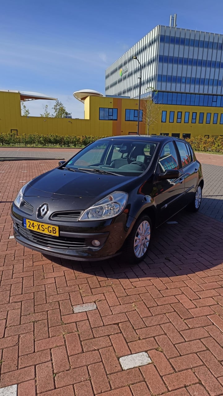 Renault Clio 1.6 16V 82KW 5-DRS 2007 Zwart