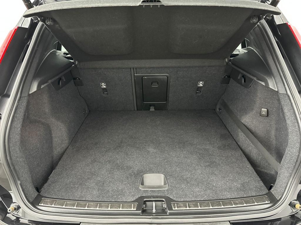 Volvo XC40 t5 262pk recharge r-design| pano| adap.cruise| 360camera