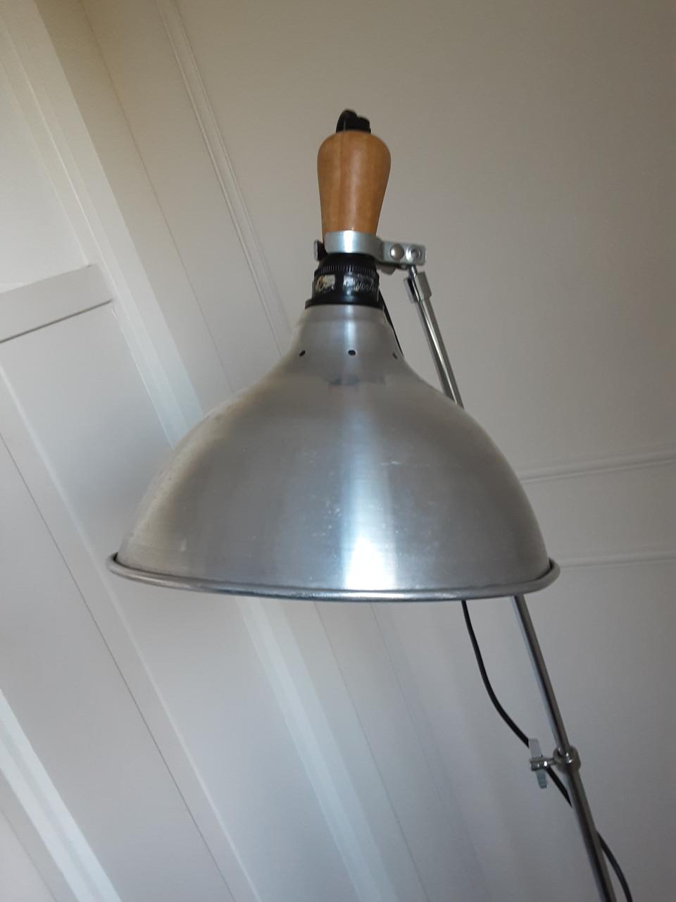 Vintage vloerlamp op standaard