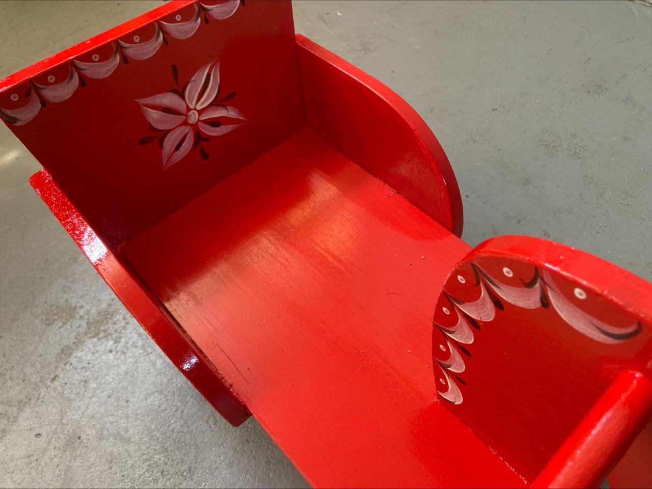 Decoratieve en gebruiksklare houten kinder slee