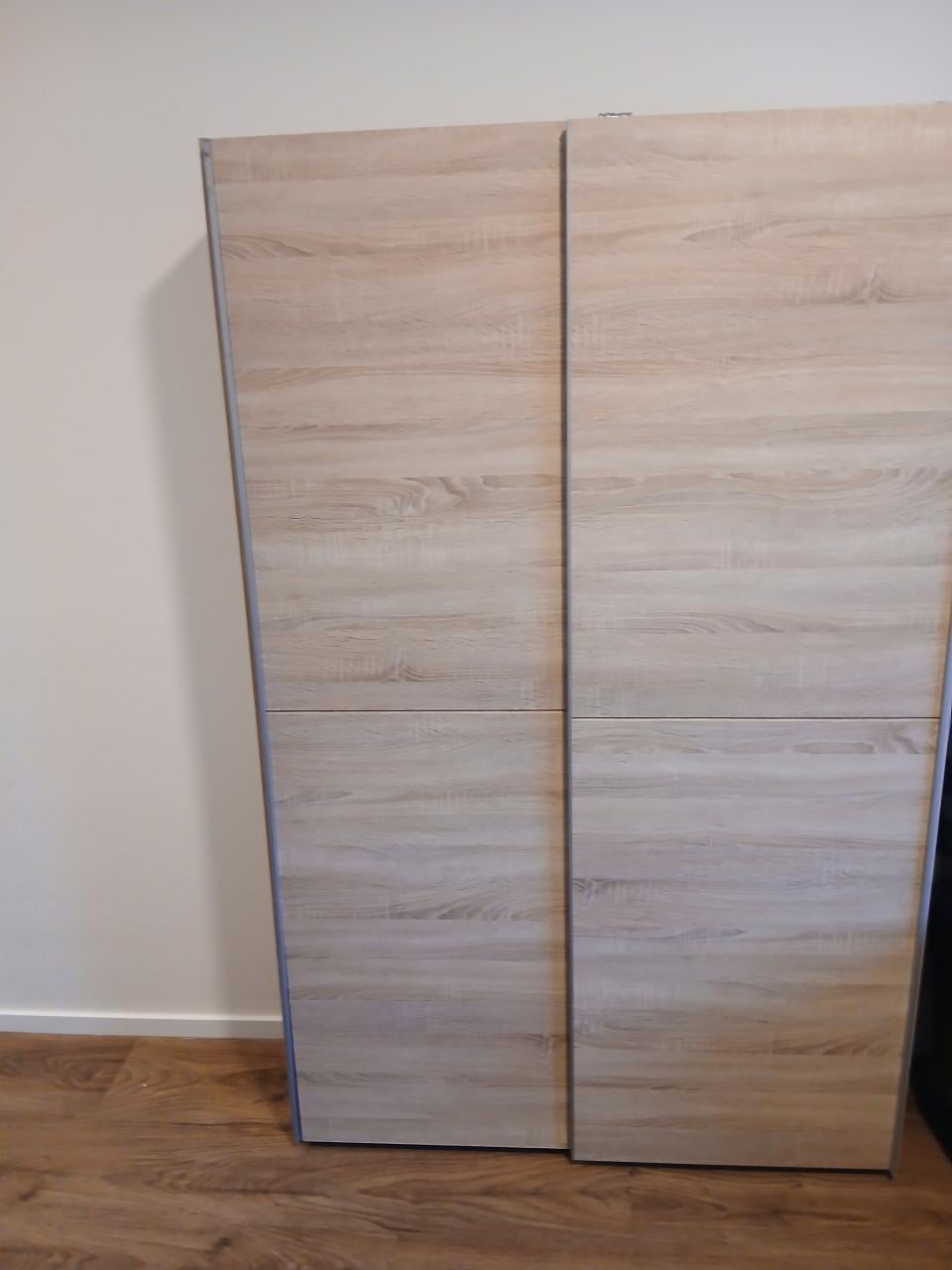 Te koop kledingkast; ruimte besparend