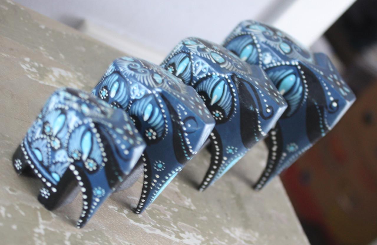 Set van 4 houten olifanten  beeldjes