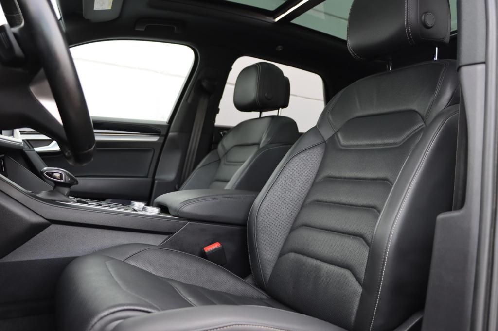 Volkswagen Touareg 3.0 tsi ehybrid 4motion black style 380pk tiptronic | so
