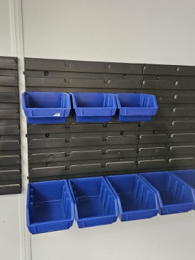 Assortiment bakken voor aan de wand