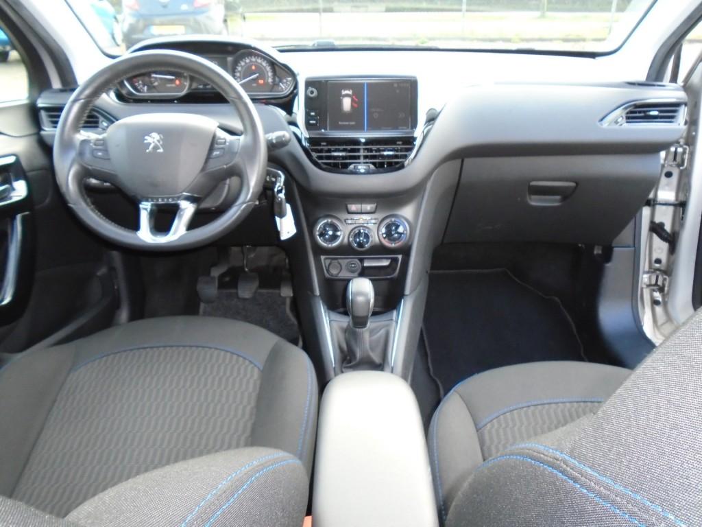 Peugeot 208 1.2 puret. signature