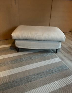 Crèmekleurige hocker