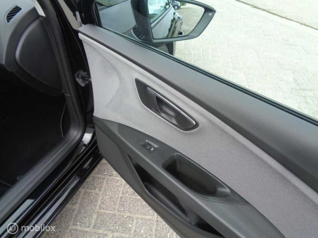 Seat Leon Sportstourer st 1.0 ecotsi style business/airco/led/pdc/automaat 
