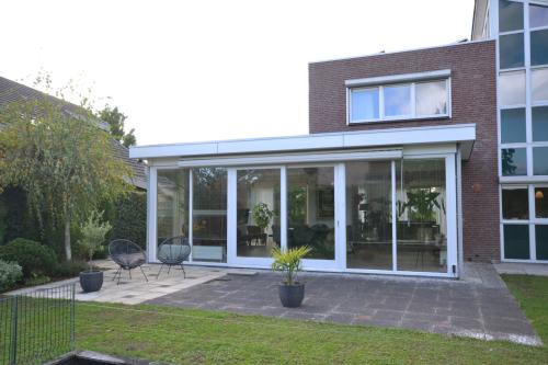 Gevraagd: klusser voor vervangen doek zonwering