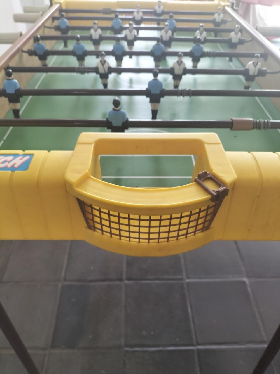 Voetbalspel op pootjes