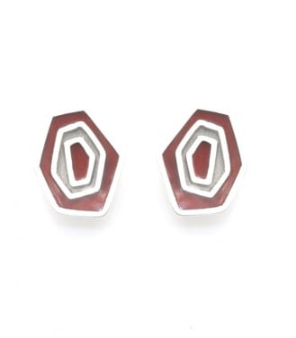 Oorclips met geometrisch design en rode inleg