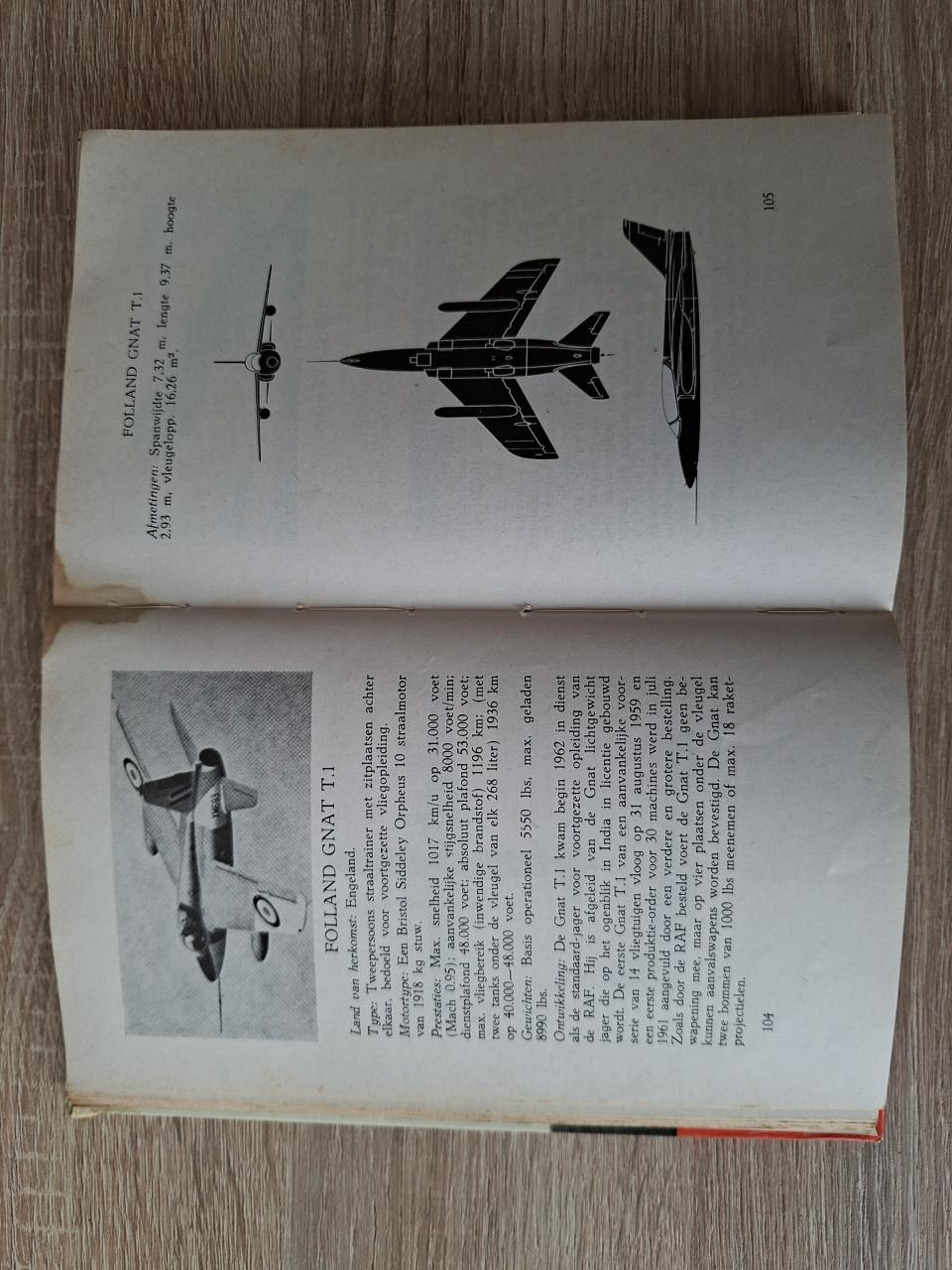 Te koop: boekje. wat zijn dit voor een vliegtuigen uit 1962.