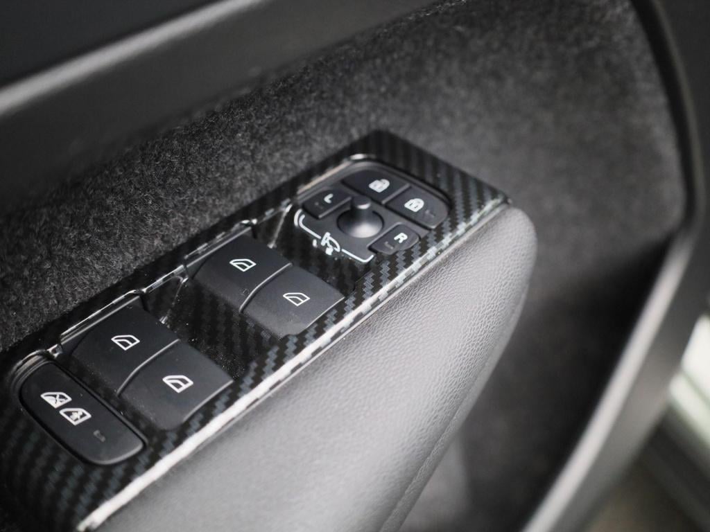 Volvo XC40 single motor extened range core 82 kwh | automaat | apple carpla