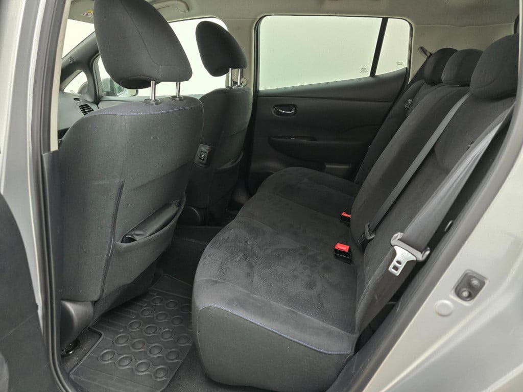 Nissan Leaf occasion acenta 30 kwh met parkeercamera | tweedehands nissan l