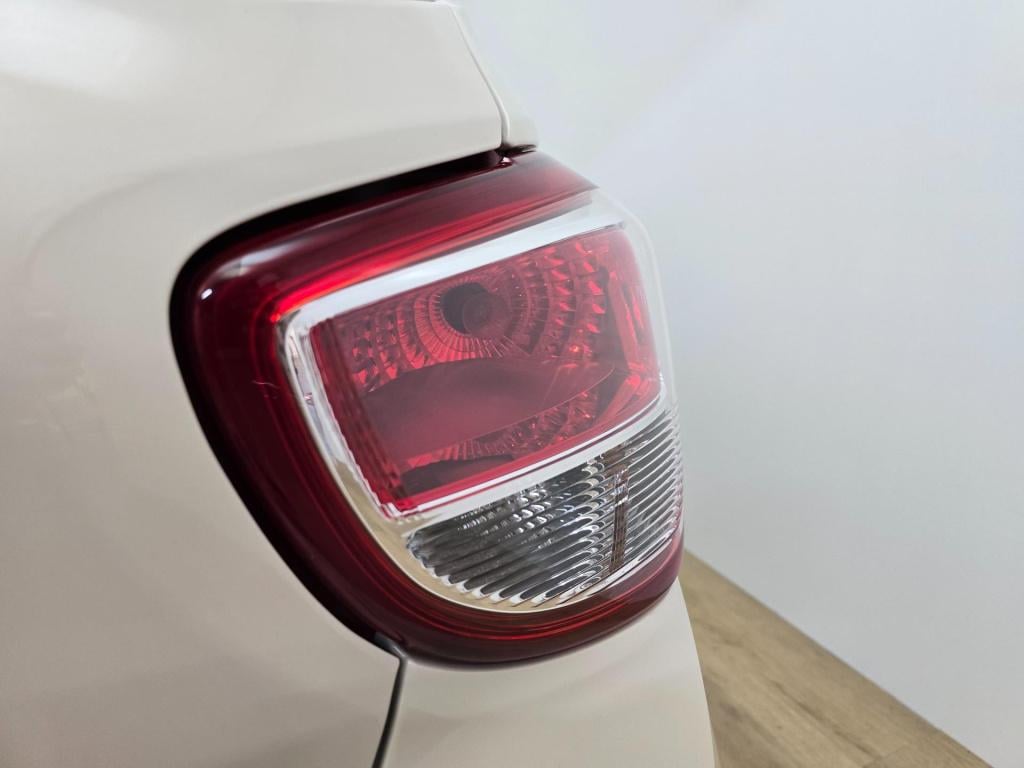 Hyundai I 10 occasion 1.0i i-motion | creme | tweedehands hyundai i10 | air