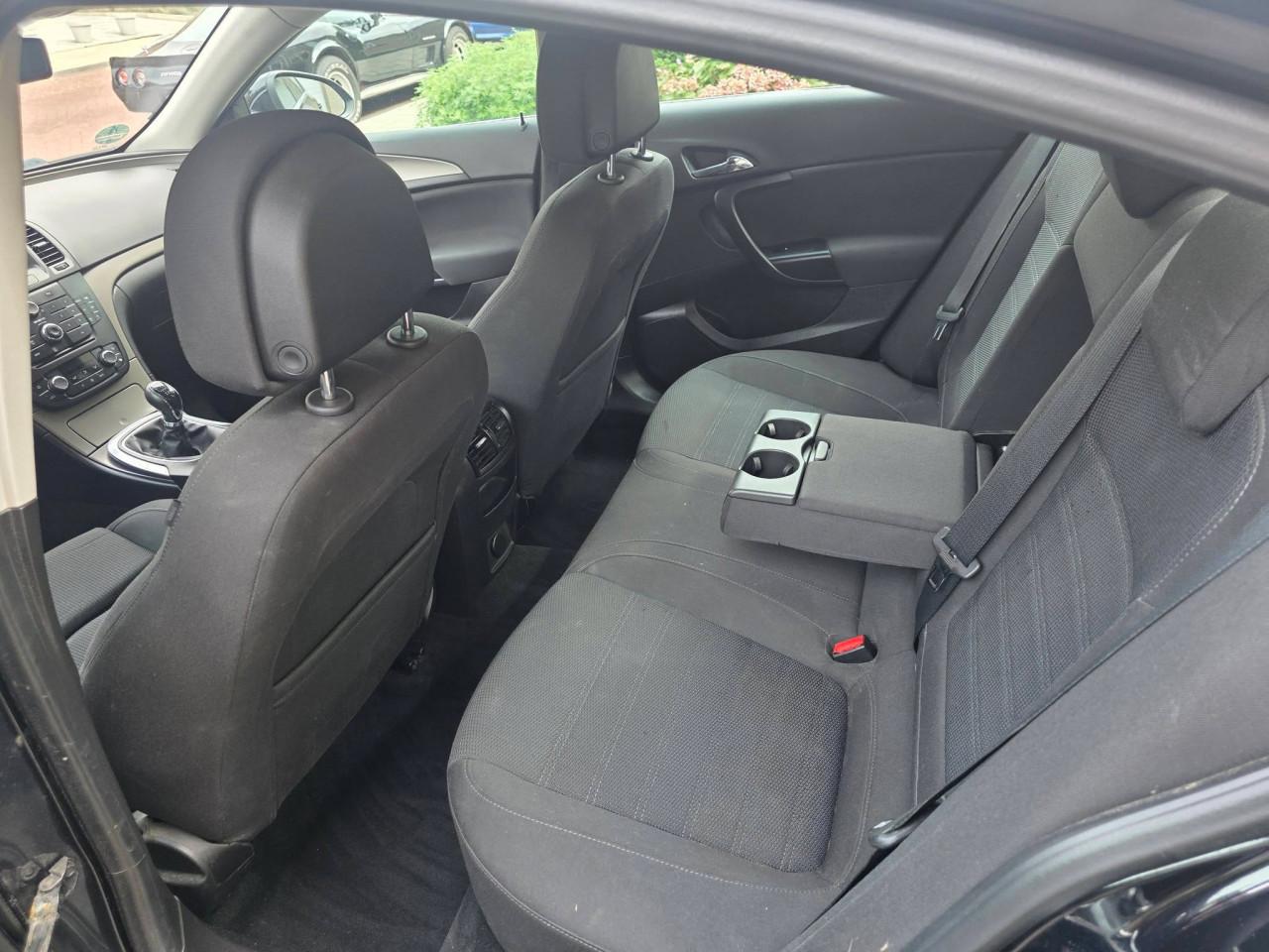 Tekoop zeer nette Opel Insignia 1.8i Cosmo  bj 2010